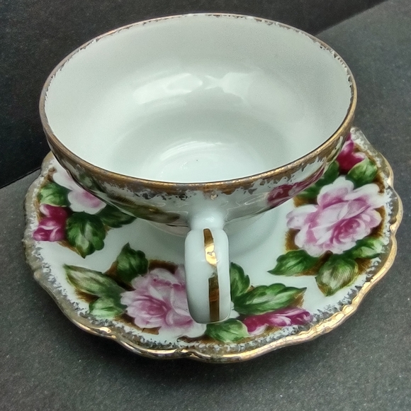 Yada China Teacup and Saucer set, footed cup with pink roses - Picture 3 of 11